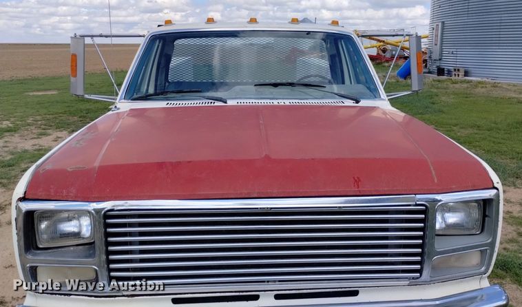 image for item DN6477 1981 Ford F350  flatbed pickup truck