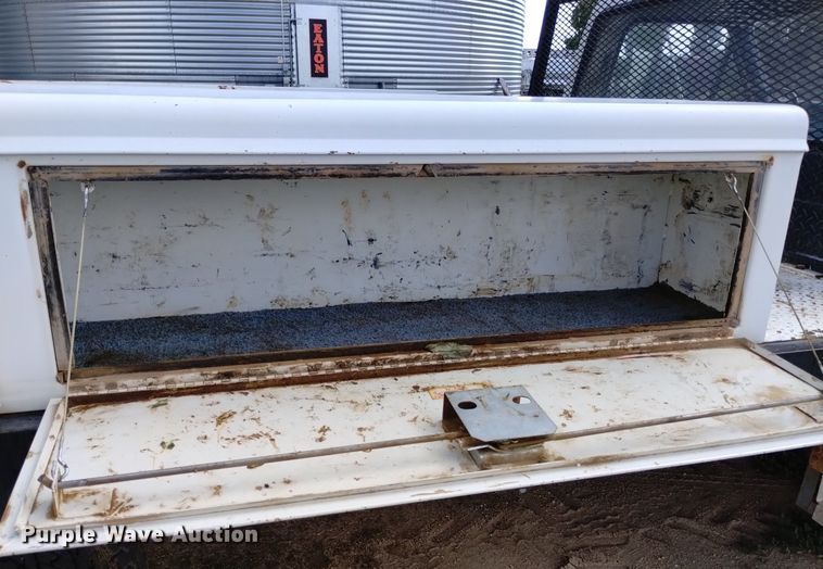 image for item DN6477 1981 Ford F350  flatbed pickup truck