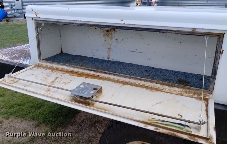 image for item DN6477 1981 Ford F350  flatbed pickup truck