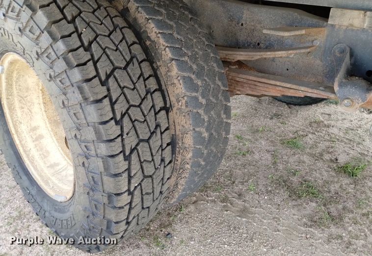 image for item DN6477 1981 Ford F350  flatbed pickup truck