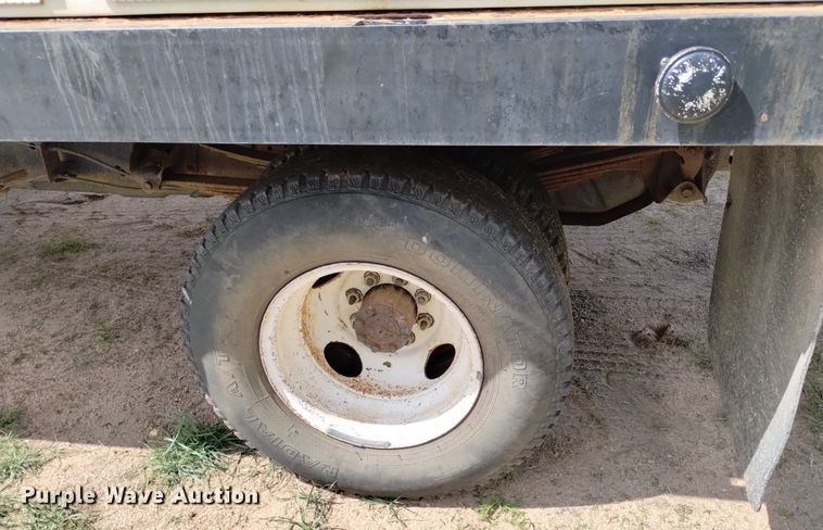 image for item DN6477 1981 Ford F350  flatbed pickup truck