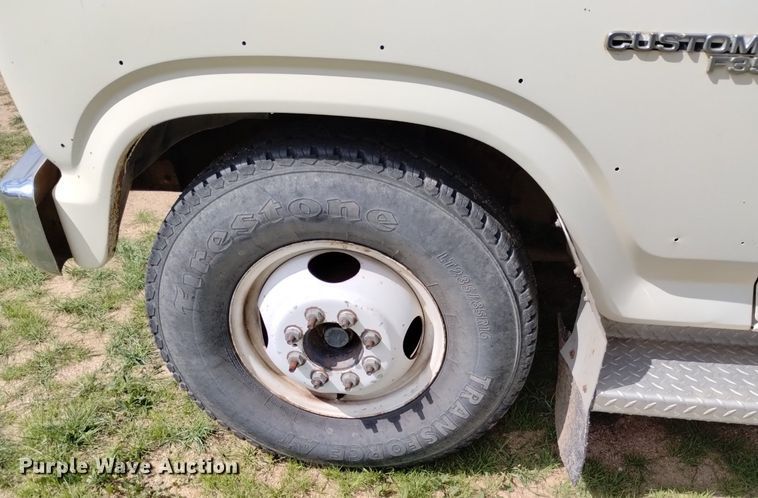 image for item DN6477 1981 Ford F350  flatbed pickup truck