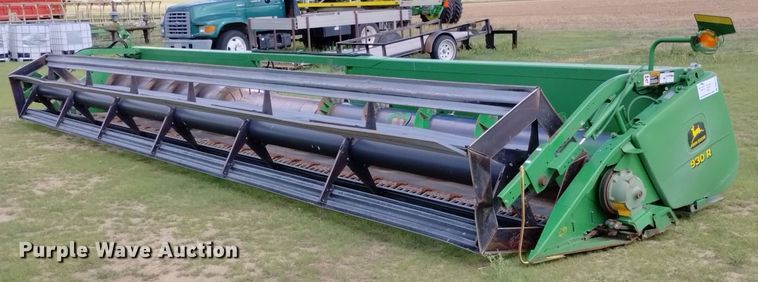 image for item DN6478 2001 John Deere 930R  rigid head
