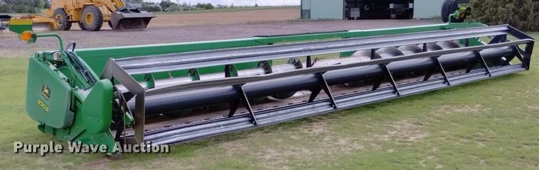 image for item DN6478 2001 John Deere 930R  rigid head