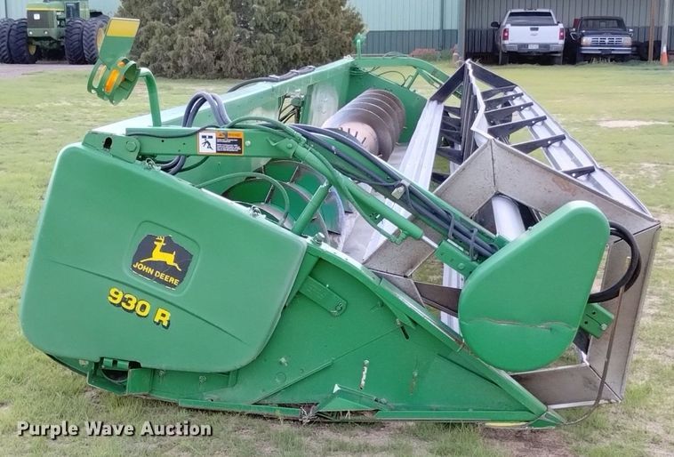 image for item DN6478 2001 John Deere 930R  rigid head
