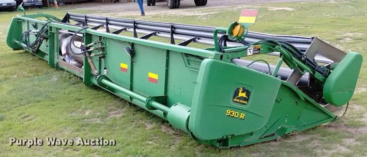 image for item DN6478 2001 John Deere 930R  rigid head