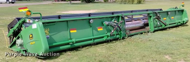 image for item DN6478 2001 John Deere 930R  rigid head