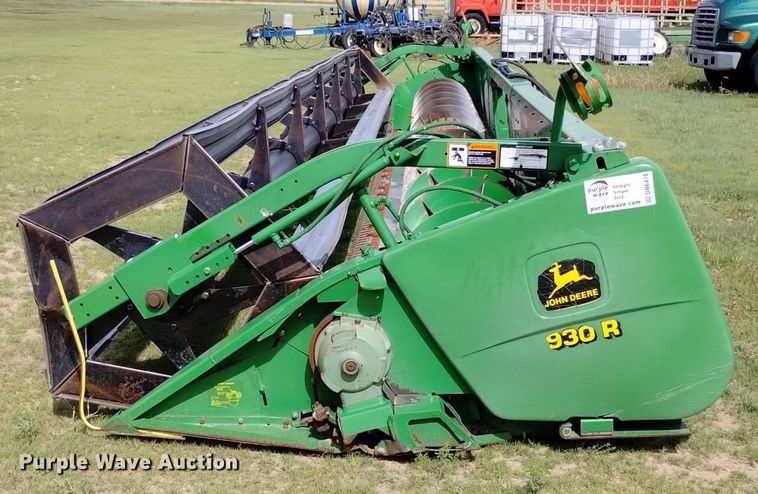 image for item DN6478 2001 John Deere 930R  rigid head