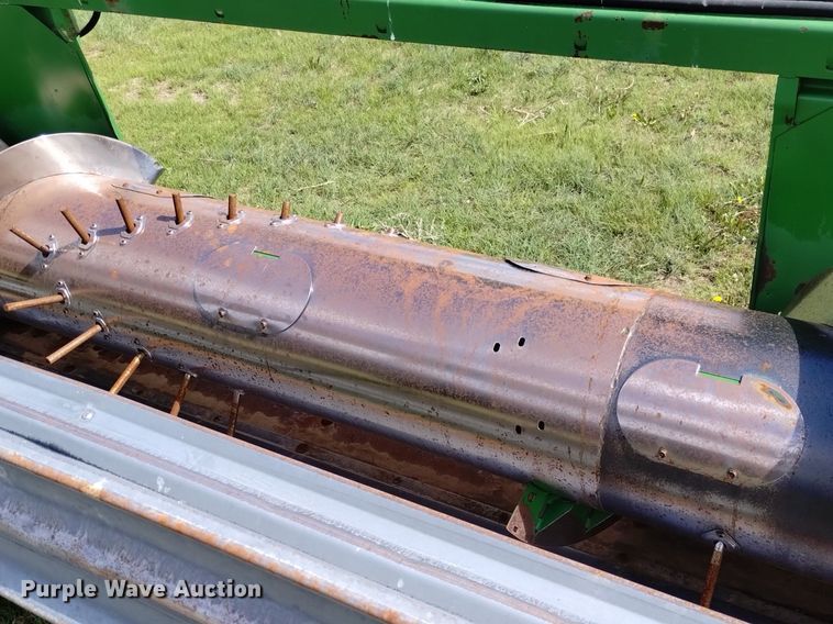 image for item DN6478 2001 John Deere 930R  rigid head