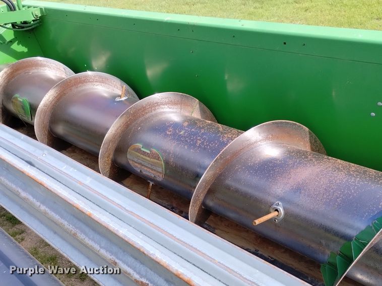 image for item DN6478 2001 John Deere 930R  rigid head