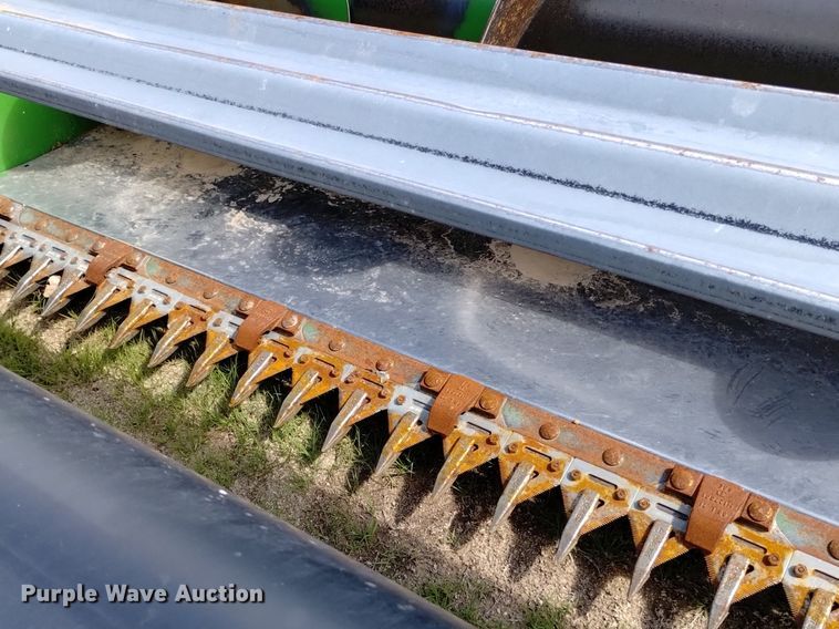 image for item DN6478 2001 John Deere 930R  rigid head