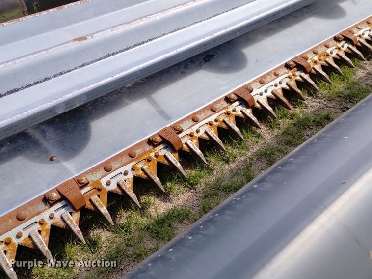 image for item DN6478 2001 John Deere 930R  rigid head