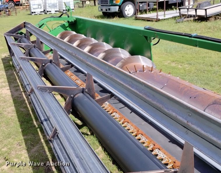 image for item DN6478 2001 John Deere 930R  rigid head