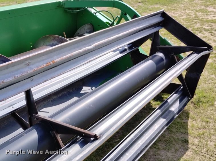 image for item DN6478 2001 John Deere 930R  rigid head