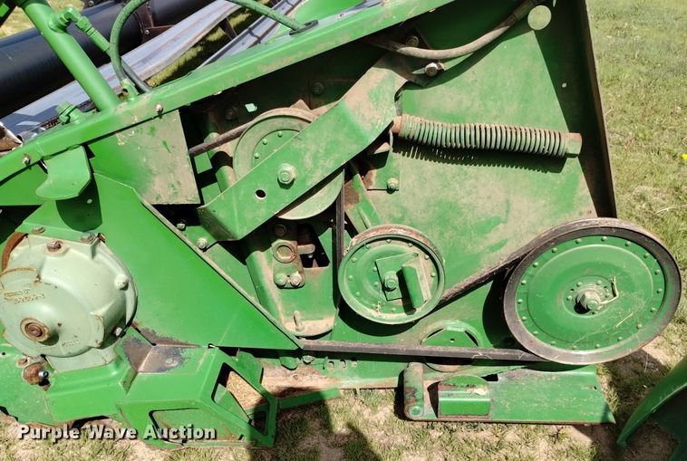 image for item DN6478 2001 John Deere 930R  rigid head