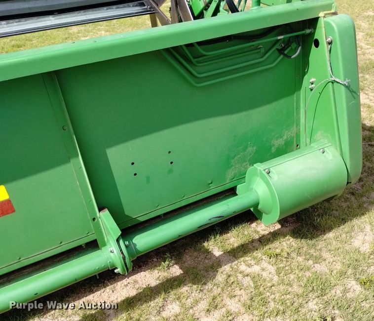 image for item DN6478 2001 John Deere 930R  rigid head