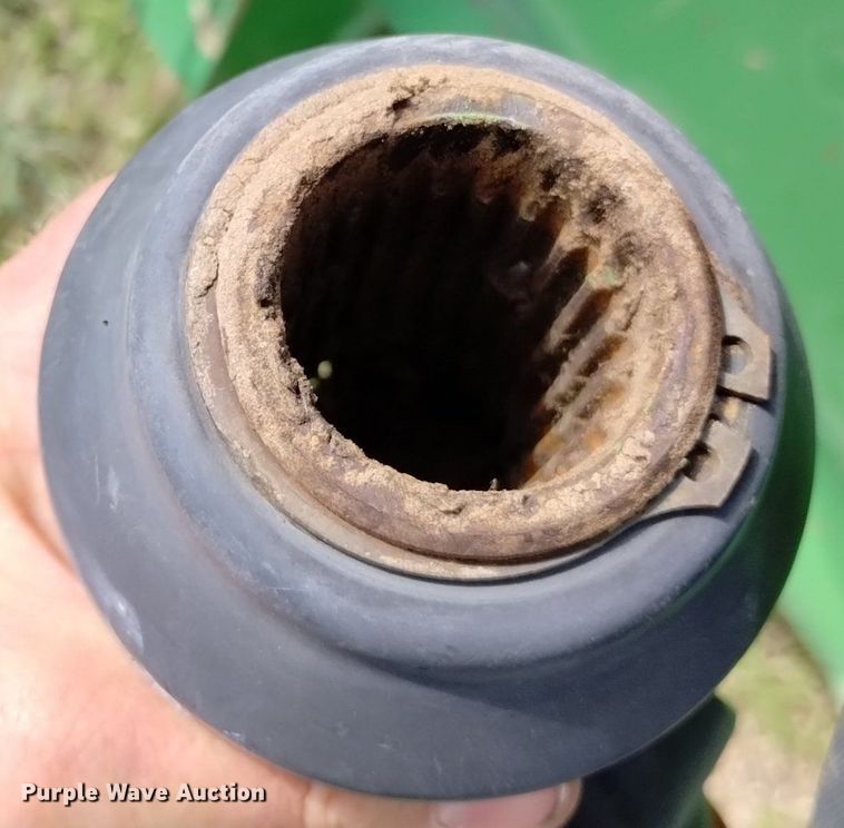 image for item DN6478 2001 John Deere 930R  rigid head