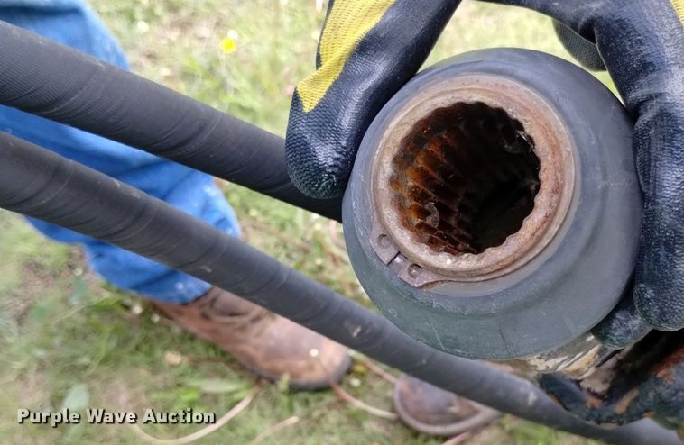 image for item DN6478 2001 John Deere 930R  rigid head