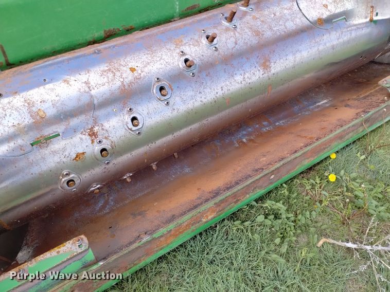 image for item DN6478 2001 John Deere 930R  rigid head