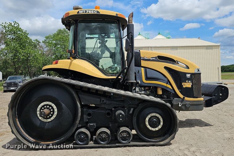 image for item DO2704 Challenger MT765C  tractor