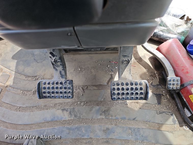 image for item DO2704 Challenger MT765C  tractor