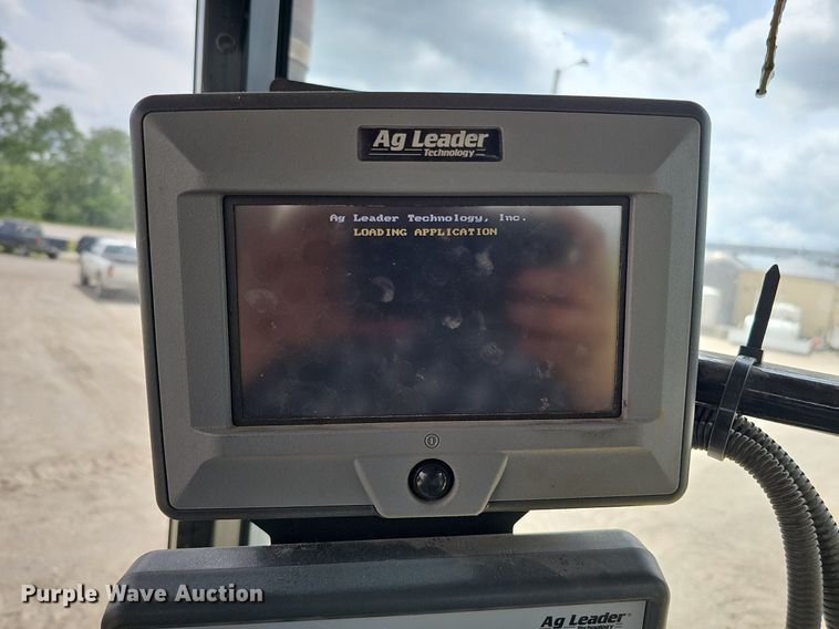 image for item DO2704 Challenger MT765C  tractor