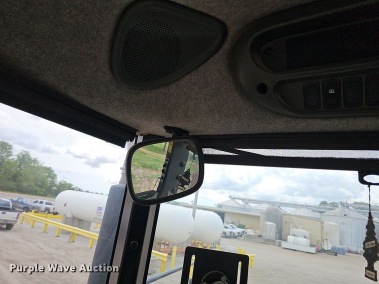 image for item DO2704 Challenger MT765C  tractor