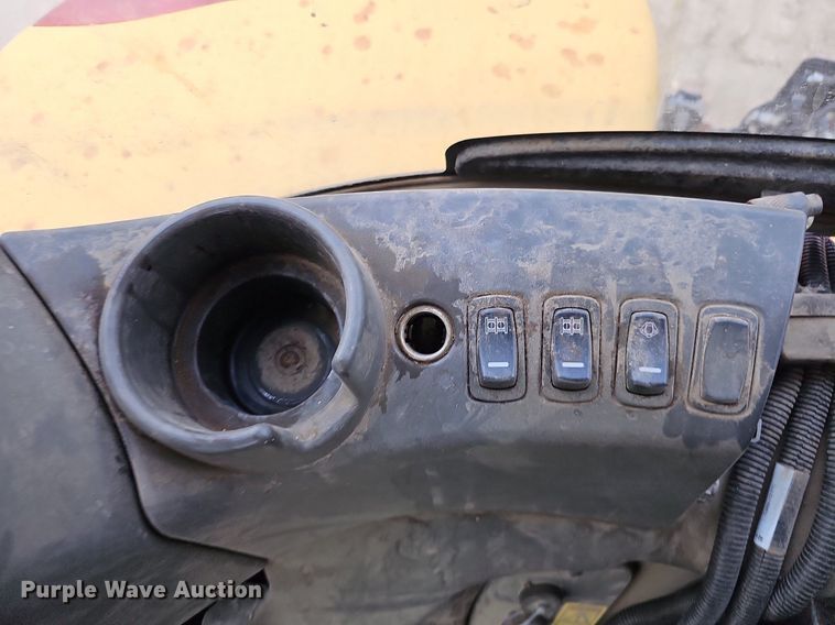 image for item DO2704 Challenger MT765C  tractor