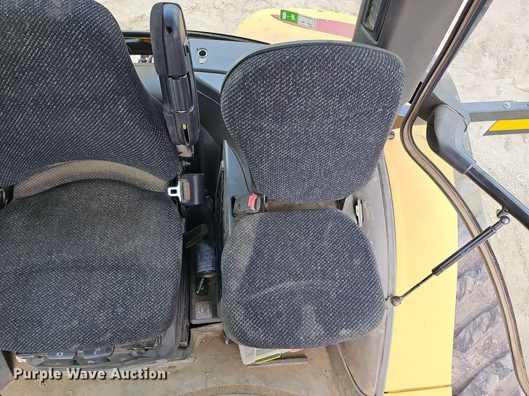 image for item DO2704 Challenger MT765C  tractor