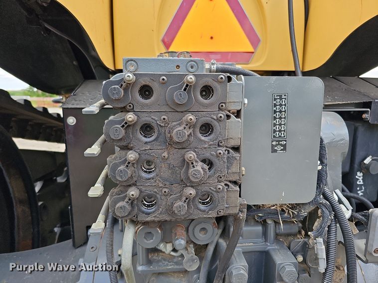 image for item DO2704 Challenger MT765C  tractor