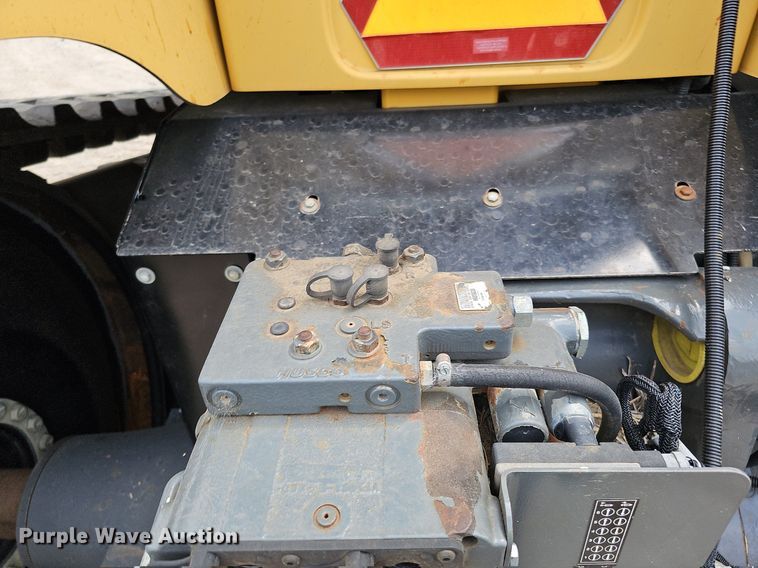 image for item DO2704 Challenger MT765C  tractor