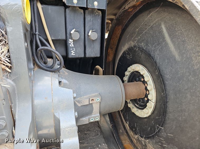 image for item DO2704 Challenger MT765C  tractor