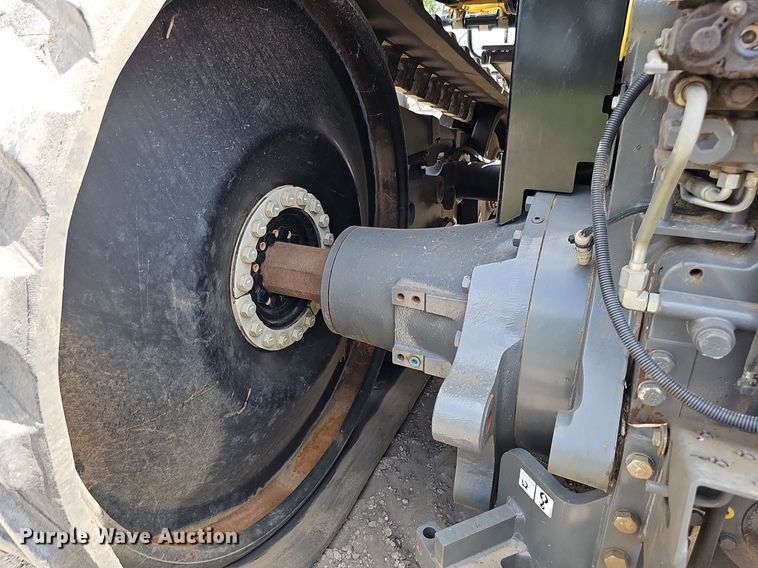 image for item DO2704 Challenger MT765C  tractor