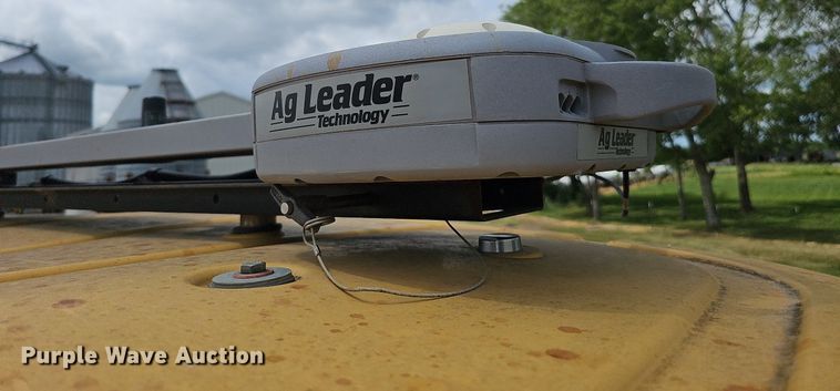 image for item DO2704 Challenger MT765C  tractor