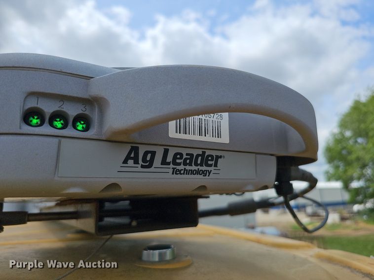 image for item DO2704 Challenger MT765C  tractor