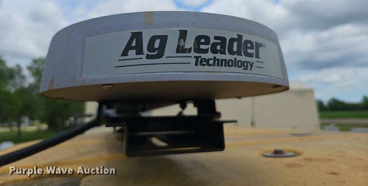 image for item DO2704 Challenger MT765C  tractor