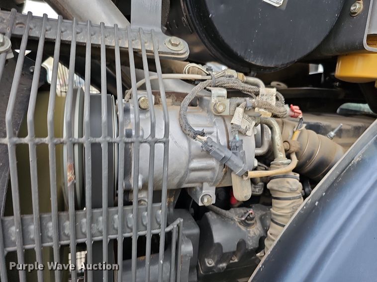 image for item DO2704 Challenger MT765C  tractor