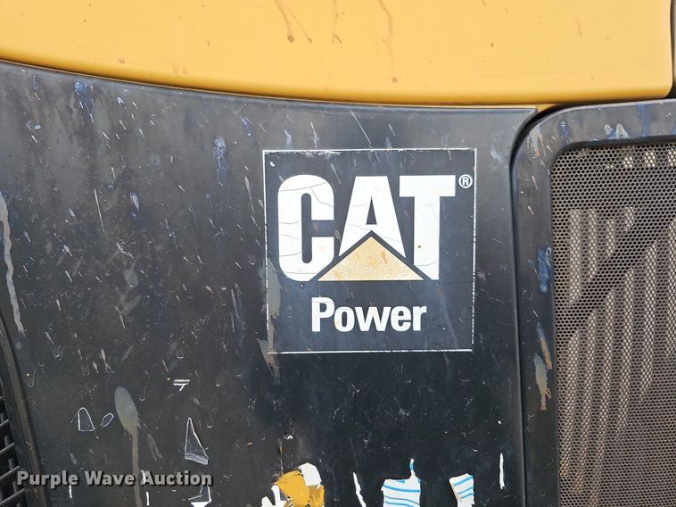 image for item DO2704 Challenger MT765C  tractor