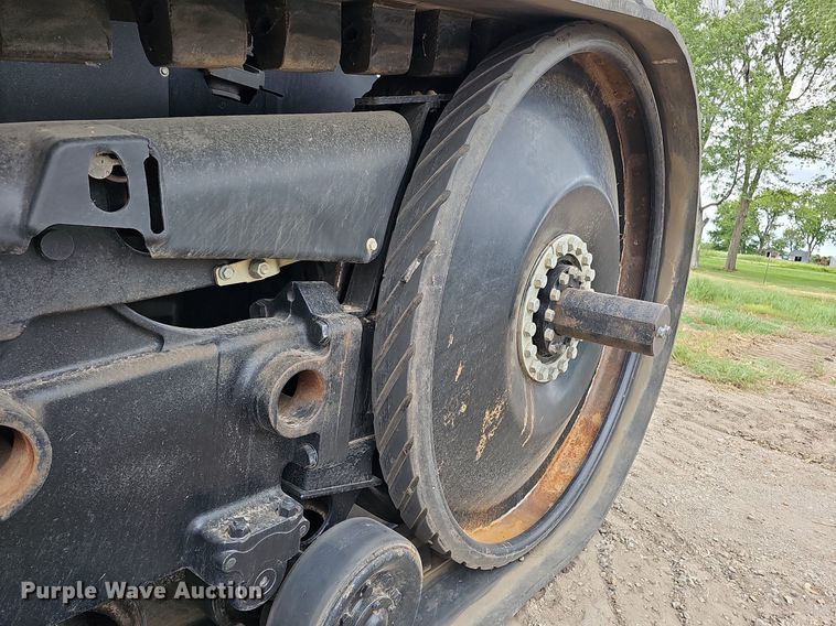 image for item DO2704 Challenger MT765C  tractor