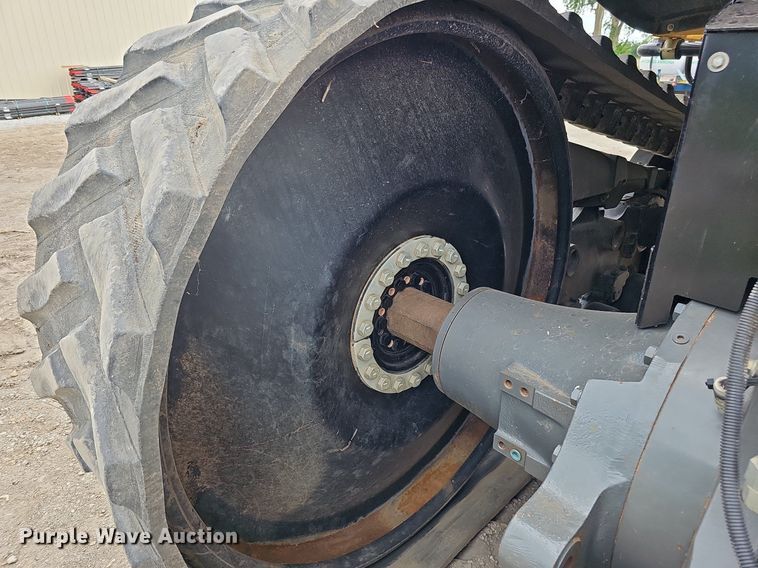 image for item DO2704 Challenger MT765C  tractor