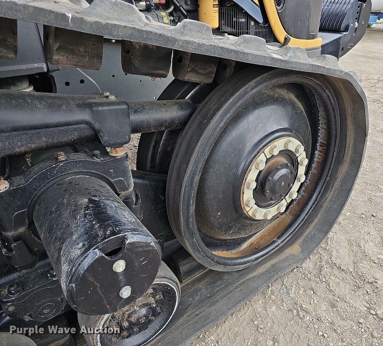 image for item DO2704 Challenger MT765C  tractor