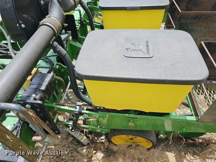 image for item DO2706 John Deere  planter