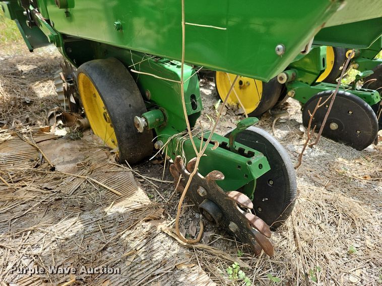 image for item DO2706 John Deere  planter