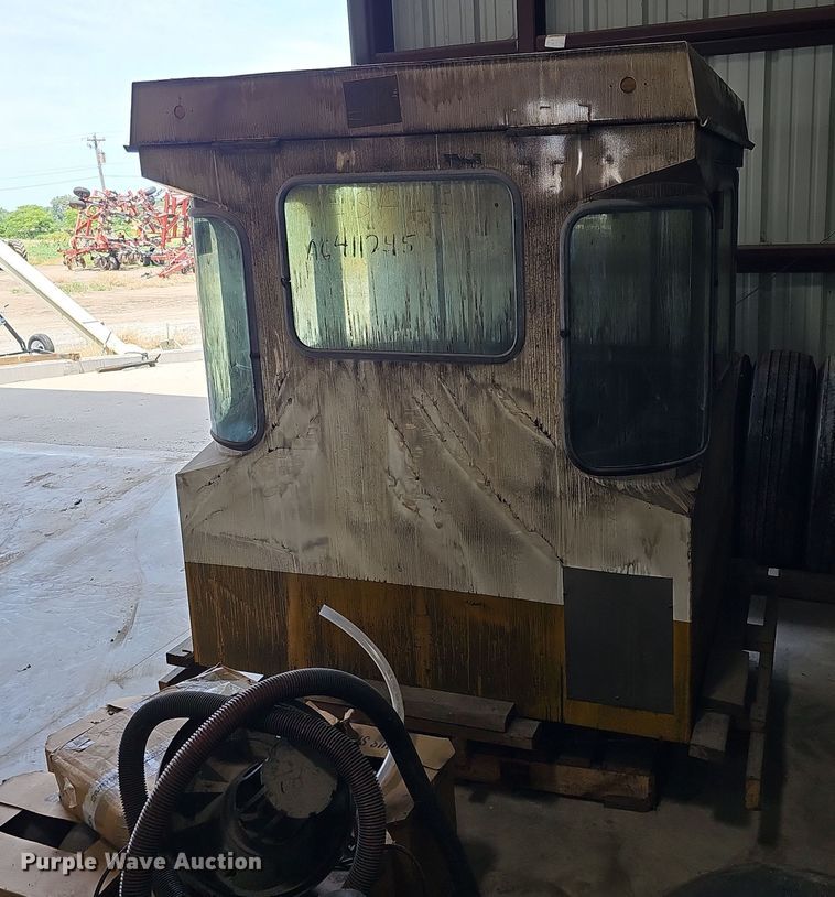 image for item DO2710 Ag-Chem TerraGator  cab