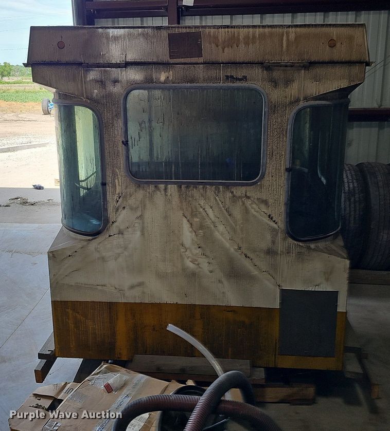 image for item DO2710 Ag-Chem TerraGator  cab