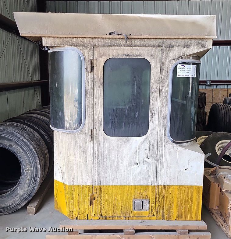 image for item DO2710 Ag-Chem TerraGator  cab