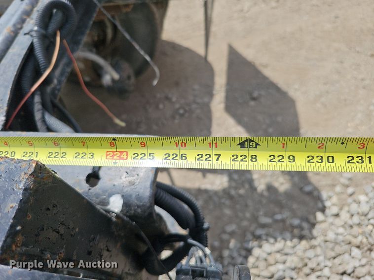 image for item DO2714 1993 International 8100  truck cab and chassis