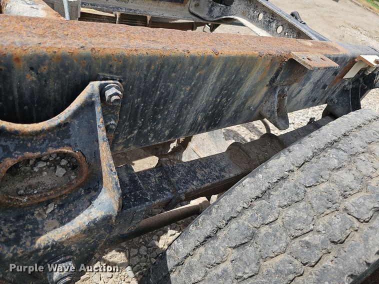 image for item DO2714 1993 International 8100  truck cab and chassis