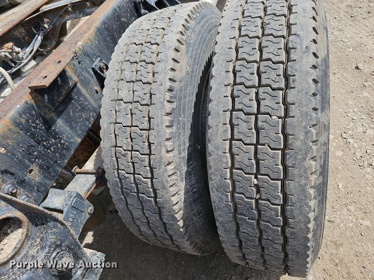 image for item DO2714 1993 International 8100  truck cab and chassis