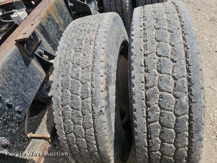 image for item DO2714 1993 International 8100  truck cab and chassis